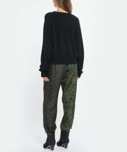 LOULOU STUDIO Pull Col V Cachemire Noir 12 LOULOU STUDIO Pull Col V Cachemire Noir -Boutique MAJESTIC FILATURES unnamed file 1121