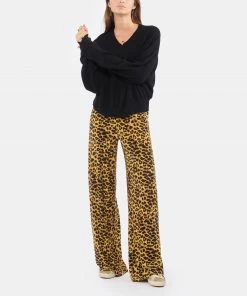 LOULOU STUDIO Pull Col V Cachemire Noir 13 LOULOU STUDIO Pull Col V Cachemire Noir -Boutique MAJESTIC FILATURES unnamed file 1122