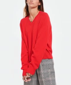 LOULOU STUDIO Pull Col V Cachemire Rouge -Boutique MAJESTIC FILATURES unnamed file 1125