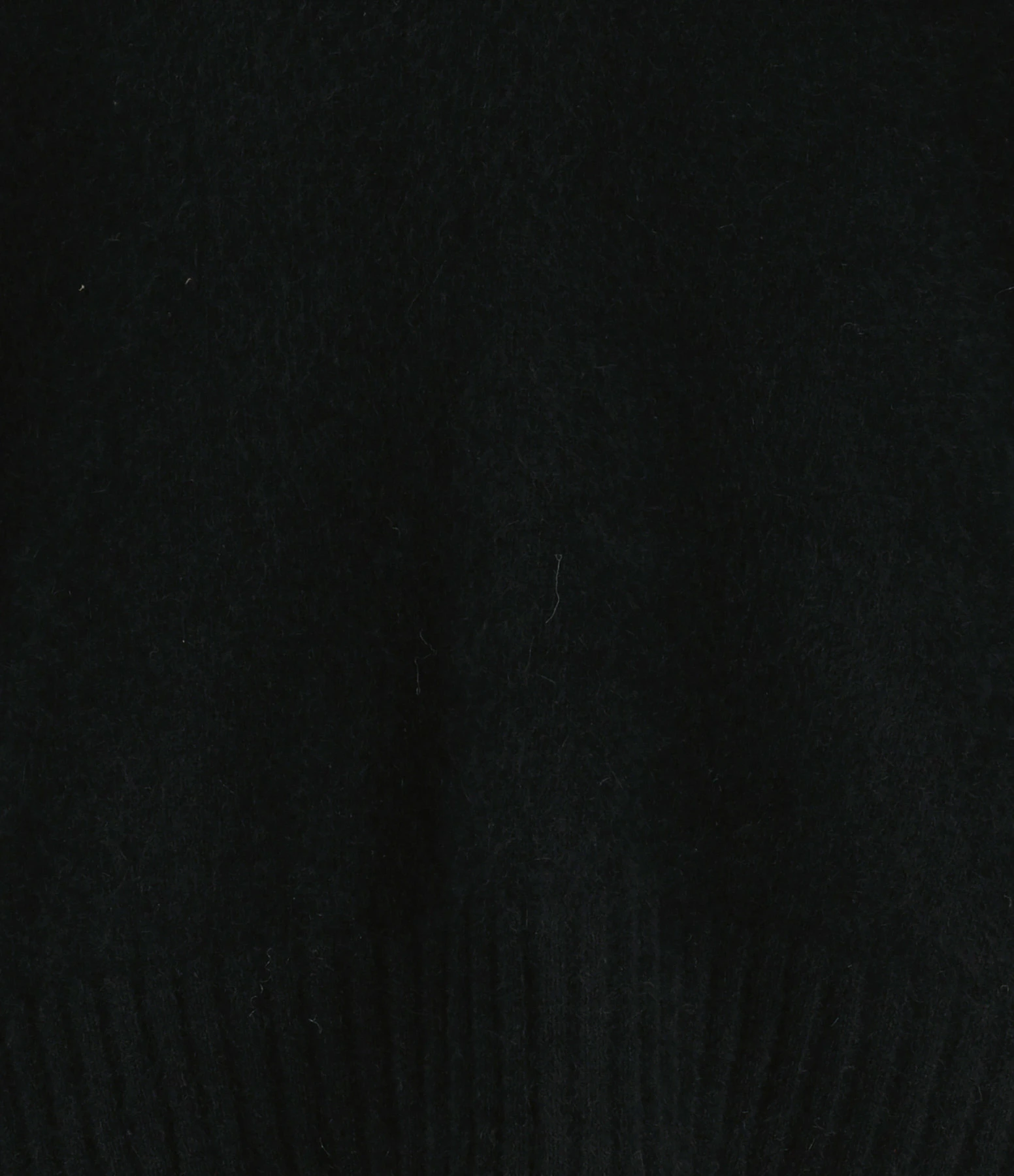 MAJESTIC FILATURES Pull Col V Raccoon Noir 4 MAJESTIC FILATURES Pull Col V Raccoon Noir – Image 2