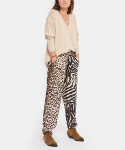 MAJESTIC FILATURES Pull Col V Raccoon Beige 15 MAJESTIC FILATURES Pull Col V Raccoon Beige -Boutique MAJESTIC FILATURES unnamed file 1139