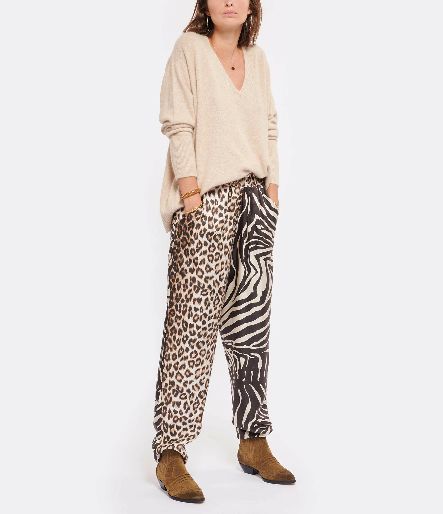 MAJESTIC FILATURES Pull Col V Raccoon Beige 9 MAJESTIC FILATURES Pull Col V Raccoon Beige – Image 7