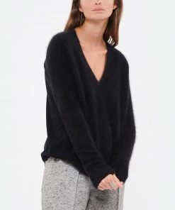 CT PLAGE Pull Col V Raccoon Laine Noir -Boutique MAJESTIC FILATURES unnamed file 1155