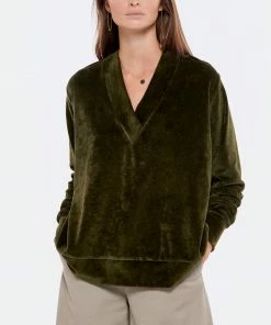 MAJESTIC FILATURES Pull Col V Coton Olive 9 MAJESTIC FILATURES Pull Col V Coton Olive -Boutique MAJESTIC FILATURES unnamed file 1172
