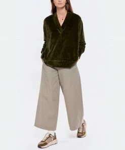 MAJESTIC FILATURES Pull Col V Coton Olive 10 MAJESTIC FILATURES Pull Col V Coton Olive -Boutique MAJESTIC FILATURES unnamed file 1173