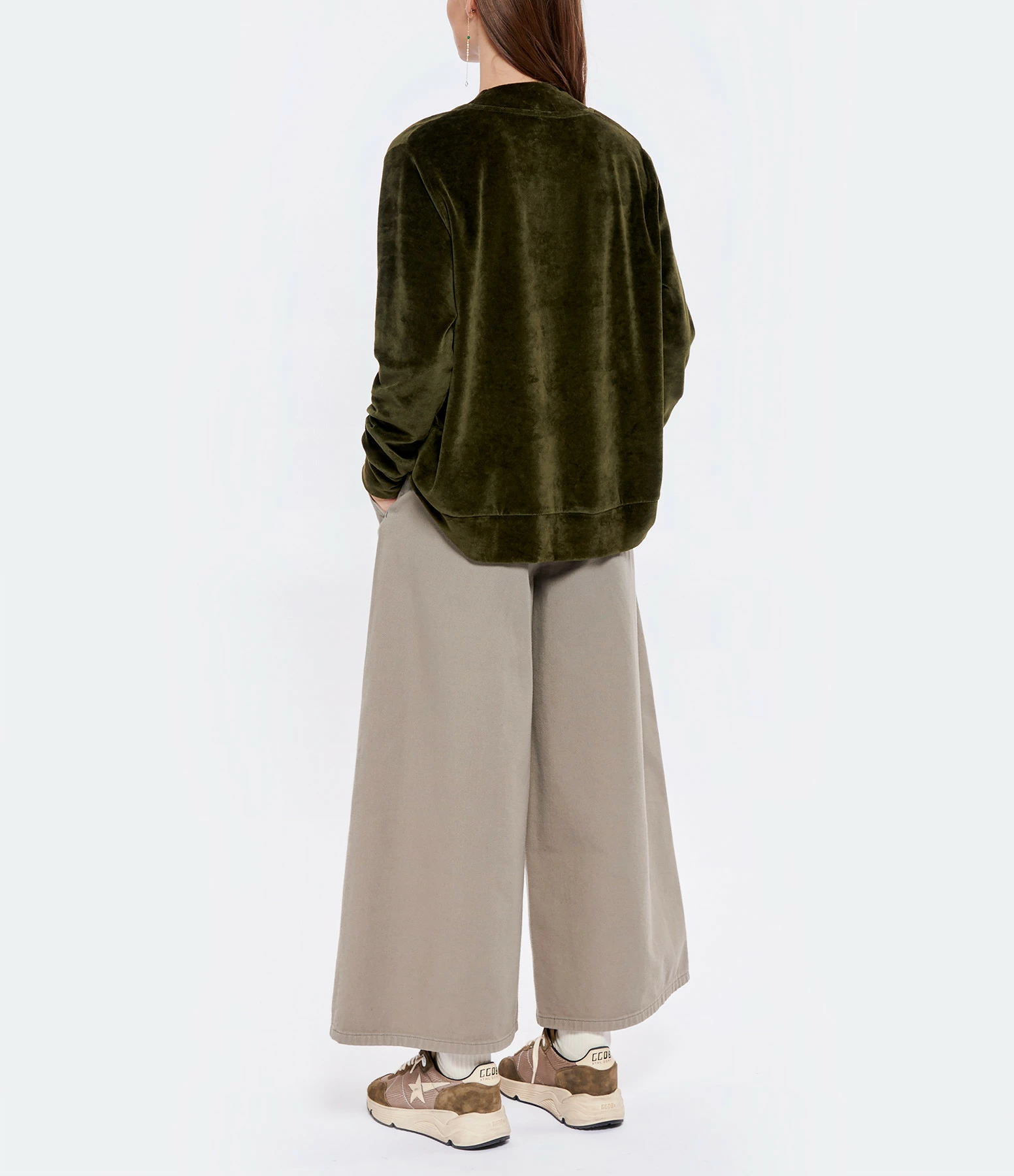 MAJESTIC FILATURES Pull Col V Coton Olive 7 MAJESTIC FILATURES Pull Col V Coton Olive – Image 5