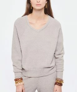 UGG Sweatshirt Paula Col V Gris 9 UGG Sweatshirt Paula Col V Gris -Boutique MAJESTIC FILATURES unnamed file 1229