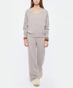 UGG Sweatshirt Paula Col V Gris 10 UGG Sweatshirt Paula Col V Gris -Boutique MAJESTIC FILATURES unnamed file 1230