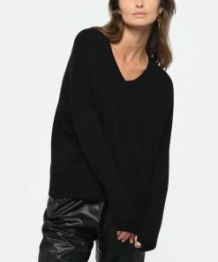 KUJTEN Pull Mel Cachemire Noir -Boutique MAJESTIC FILATURES unnamed file 1239