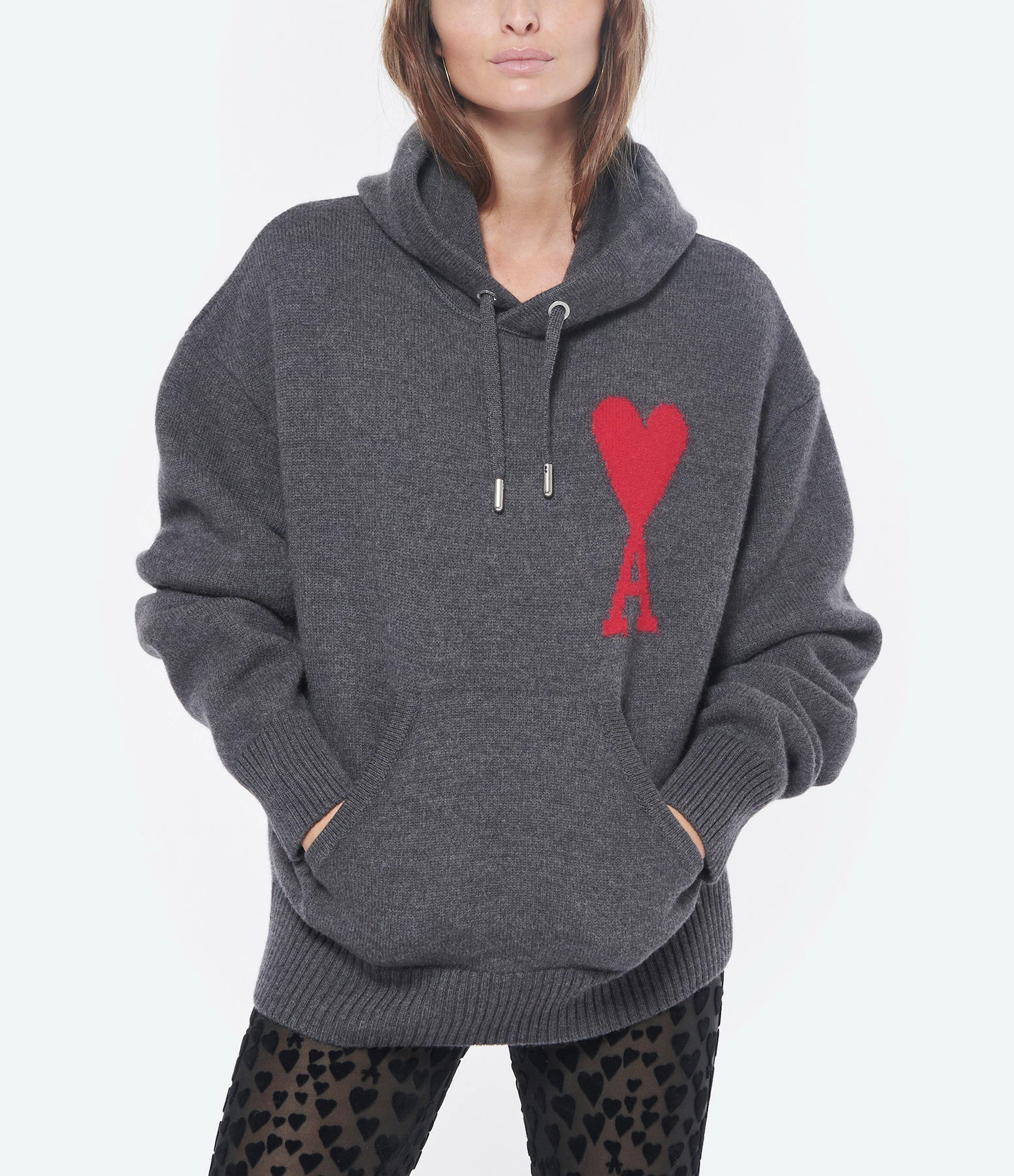 AMI PARIS Pull Hoodie Unisexe Ami De Cœur Laine Gris Rouge 5 AMI PARIS Pull Hoodie Unisexe Ami De Cœur Laine Gris Rouge – Image 3