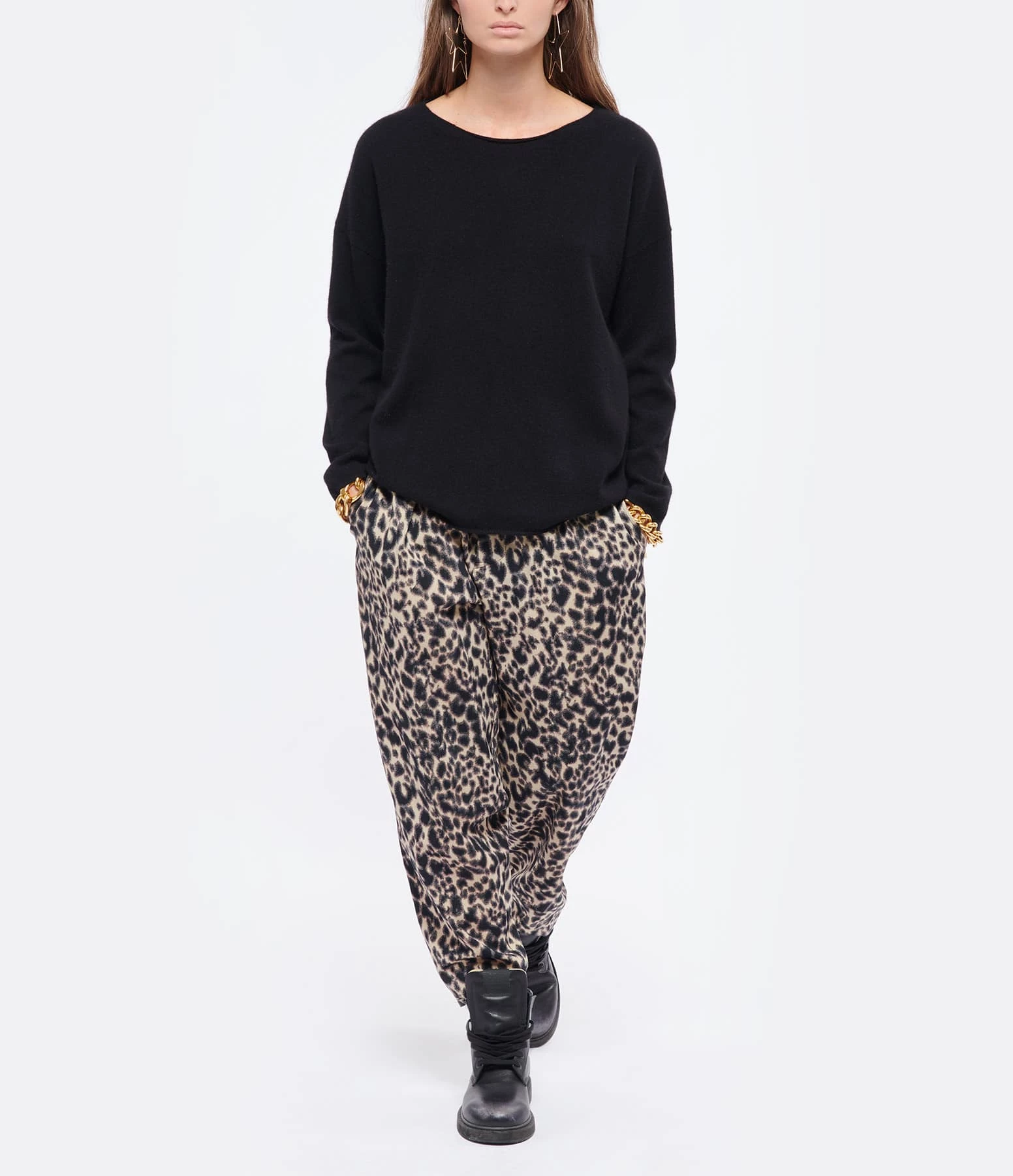 MAJESTIC FILATURES Pull Col Bateau Cachemire Noir 6 MAJESTIC FILATURES Pull Col Bateau Cachemire Noir – Image 4