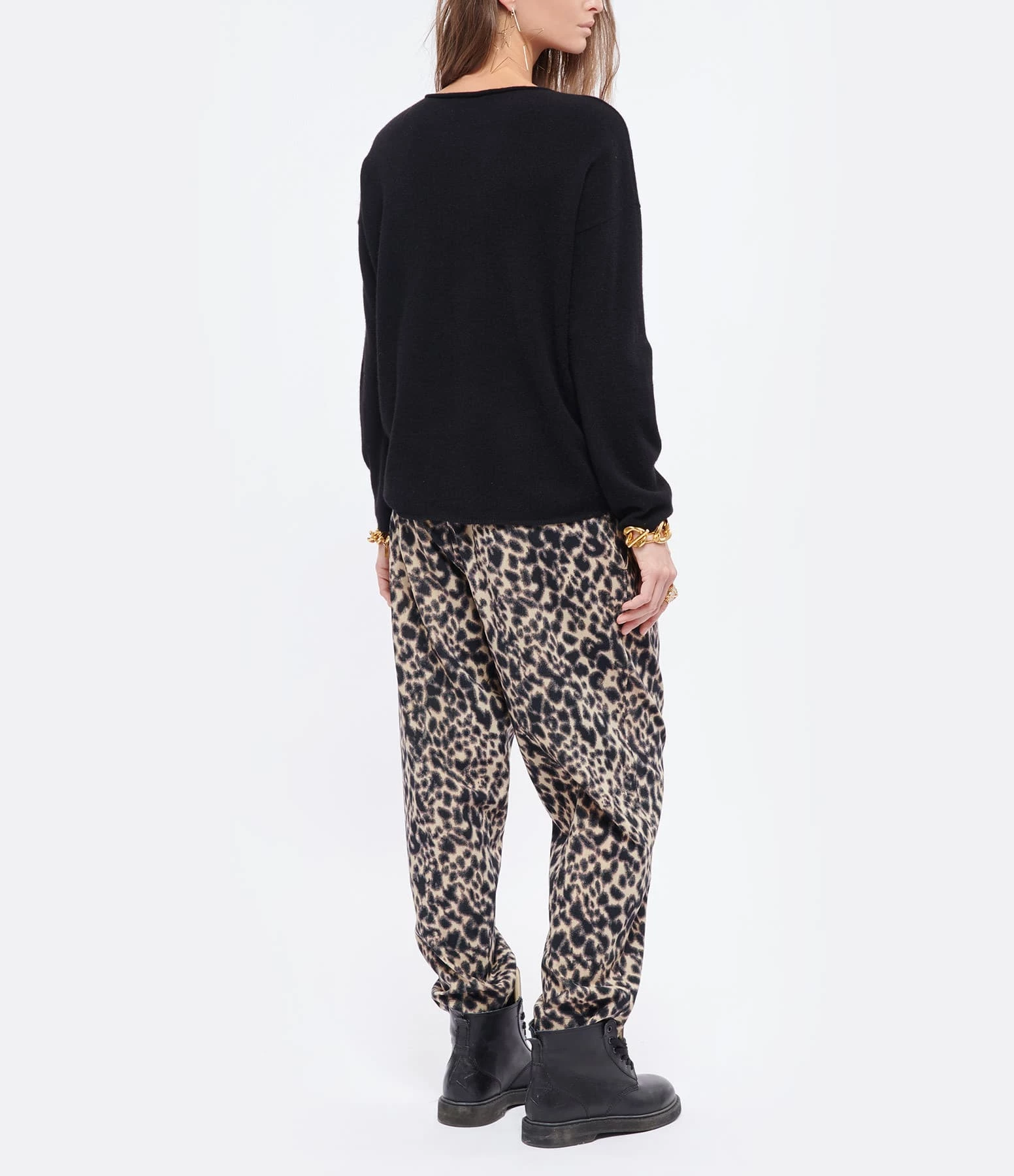 MAJESTIC FILATURES Pull Col Bateau Cachemire Noir 7 MAJESTIC FILATURES Pull Col Bateau Cachemire Noir – Image 5