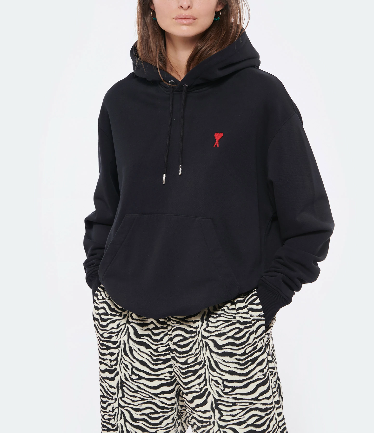 AMI PARIS Sweatshirt Hoodie Unisexe Ami De Cœur Coton Biologique Noir 4 AMI PARIS Sweatshirt Hoodie Unisexe Ami De Cœur Coton Biologique Noir – Image 2
