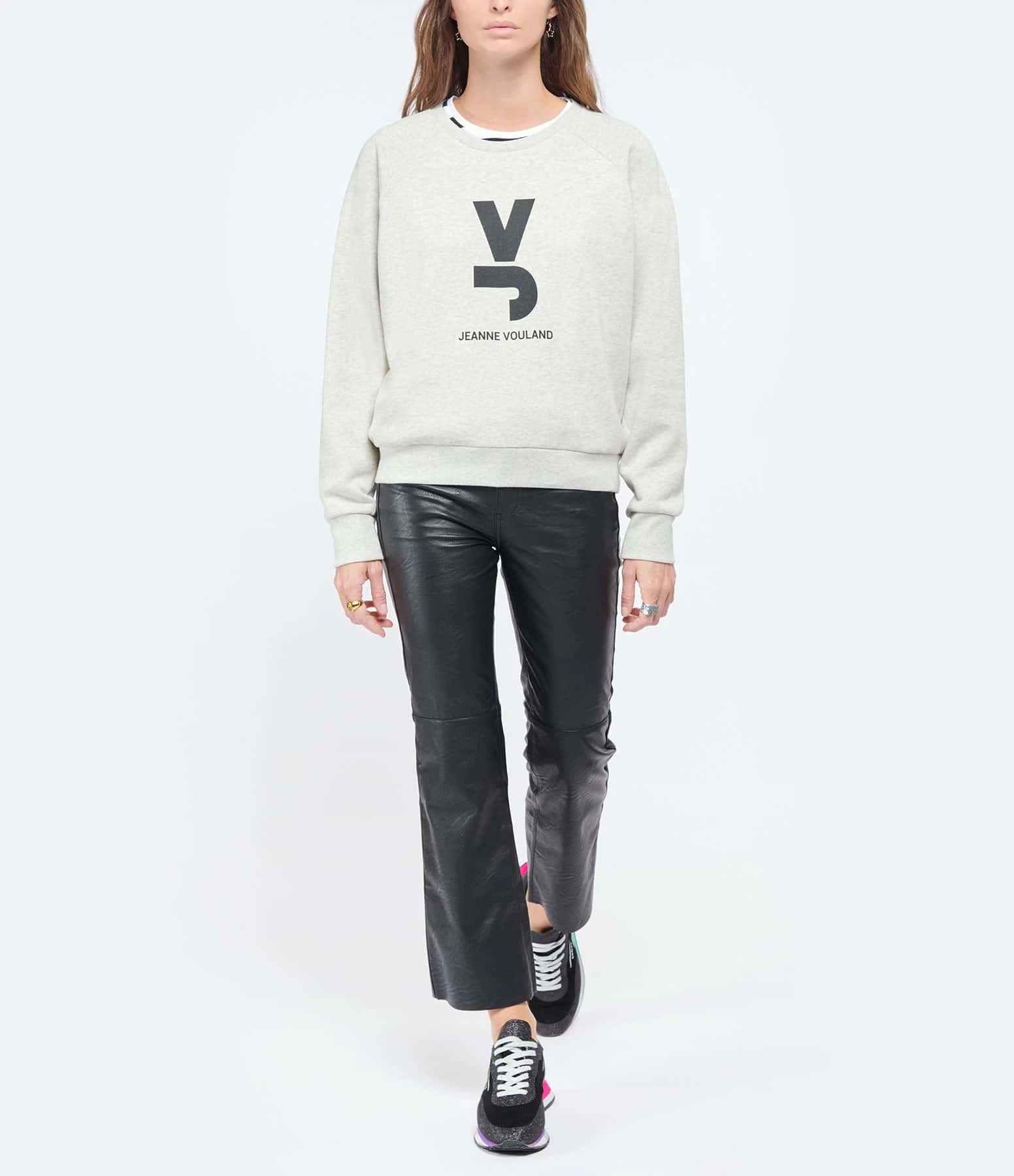 JEANNE VOULAND Sweatshirt Gais Logo JV Molleton Écru Chiné 6 JEANNE VOULAND Sweatshirt Gais Logo JV Molleton Écru Chiné – Image 4