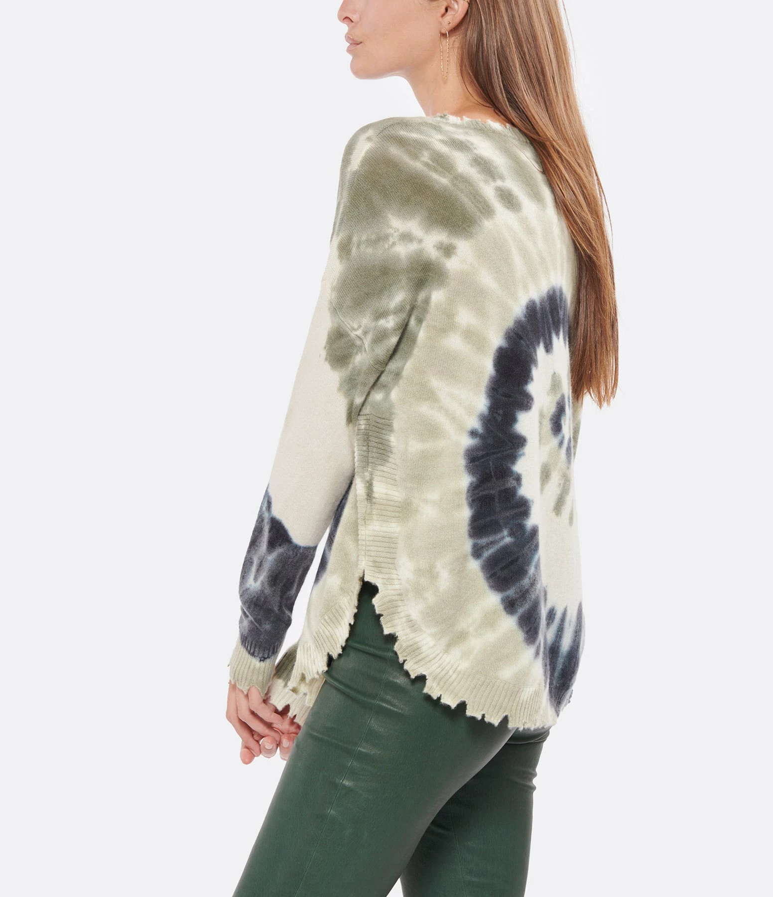 KUJTEN Pull Mela Sunny Col Rond Cachemire Kaki Foncé 5 KUJTEN Pull Mela Sunny Col Rond Cachemire Kaki Foncé – Image 3