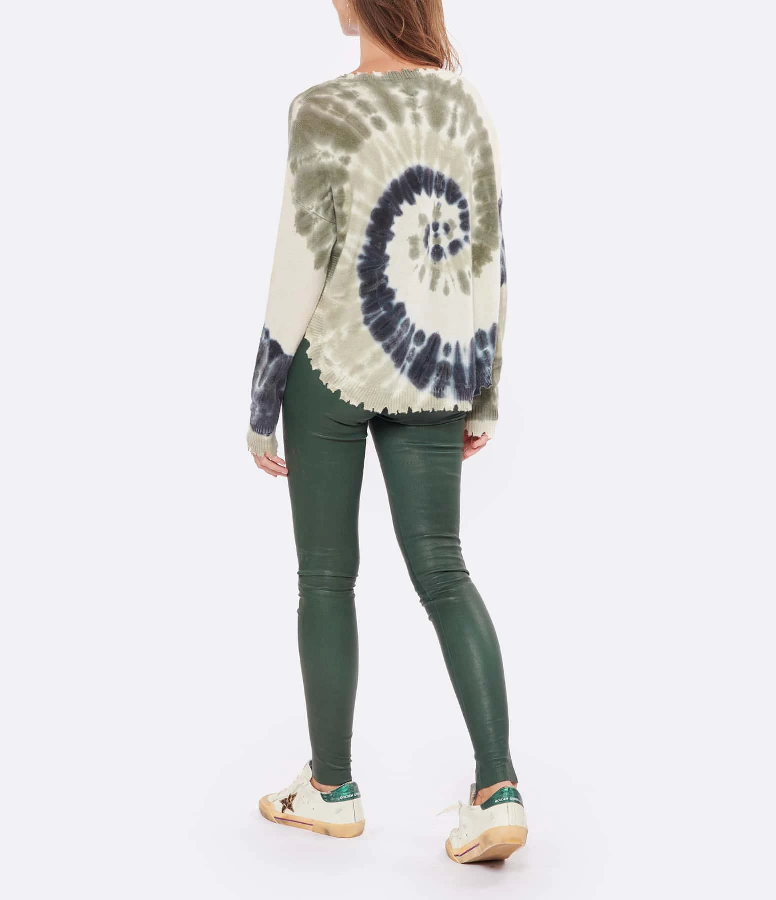 KUJTEN Pull Mela Sunny Col Rond Cachemire Kaki Foncé 7 KUJTEN Pull Mela Sunny Col Rond Cachemire Kaki Foncé – Image 5