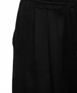 JEANNE VOULAND Bermuda Hero Satin Noir -Boutique MAJESTIC FILATURES unnamed file 2491