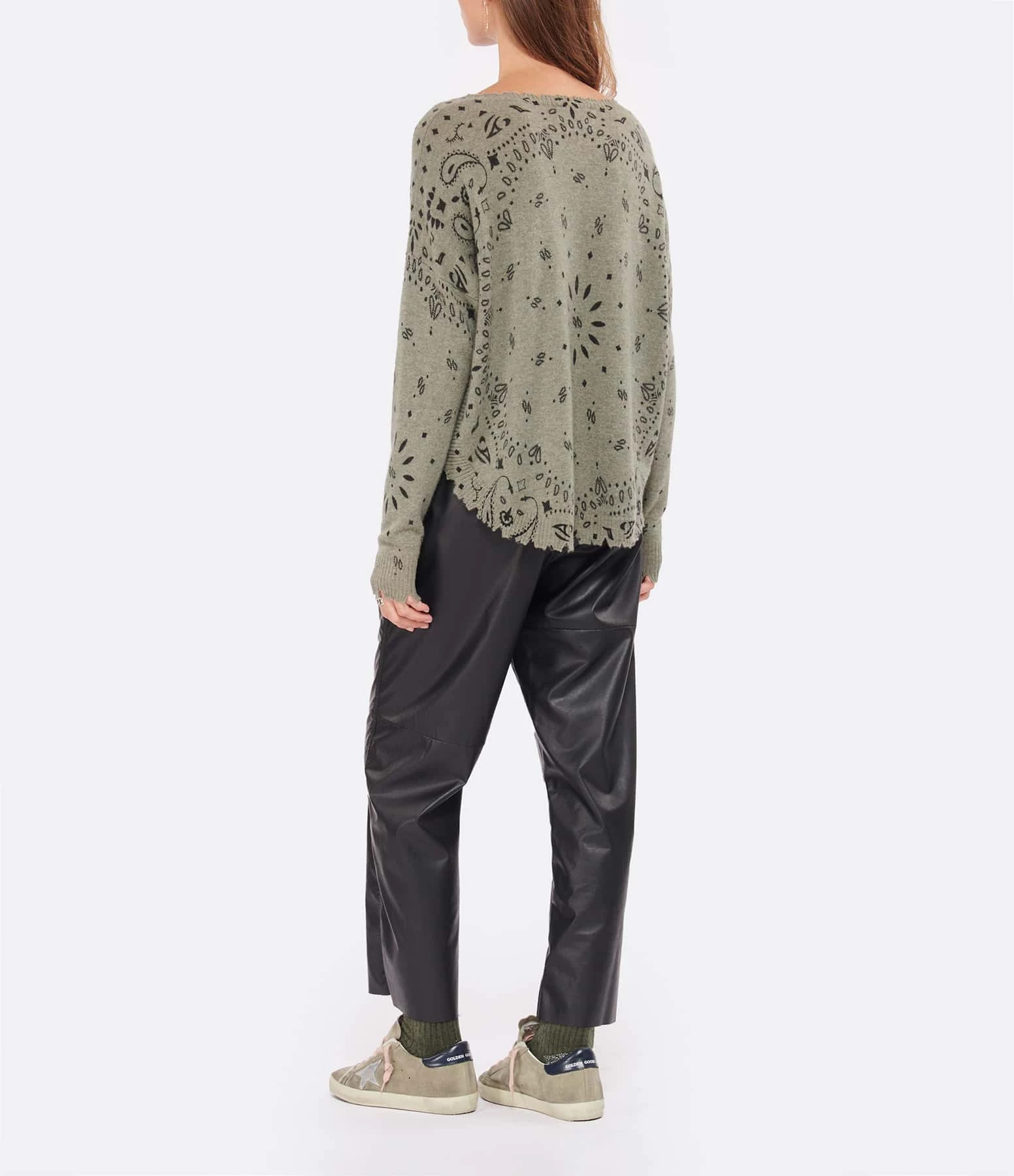 KUJTEN Pull Mela Bandana Col Rond Cachemire Kaki Chiné 6 KUJTEN Pull Mela Bandana Col Rond Cachemire Kaki Chiné – Image 4