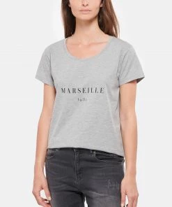 Tee-shirt Lulli Marseille Col Rond Coton Gris, Collaboration Jeanne Vouland X Lulli 9 Tee-shirt Lulli Marseille Col Rond Coton Gris, Collaboration Jeanne Vouland X Lulli -Boutique MAJESTIC FILATURES unnamed file 3307