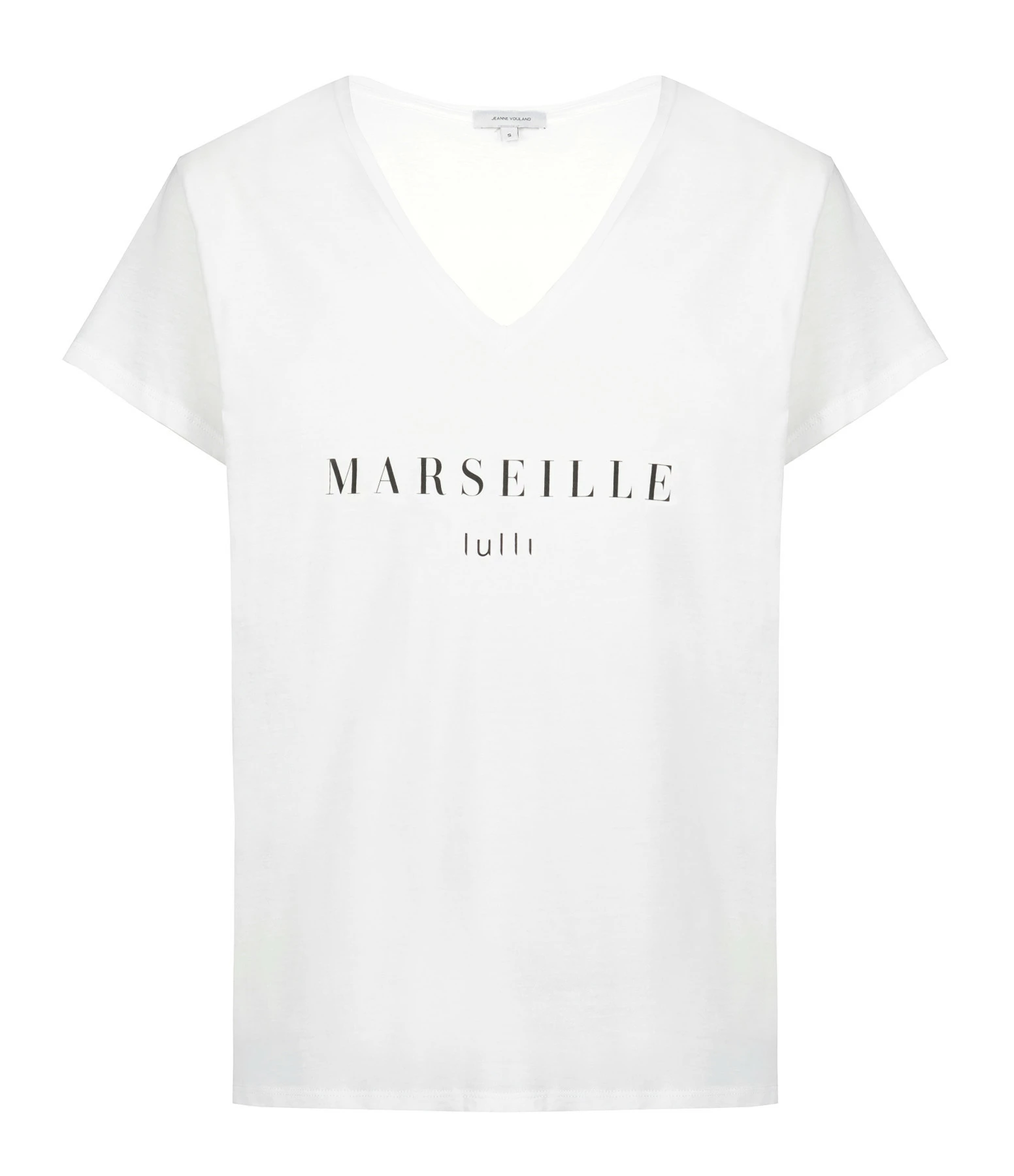 Tee-shirt Lulli Marseille Col V Coton Bio Blanc, Collaboration Jeanne Vouland X Lulli 3 Tee-shirt Lulli Marseille Col V Coton Bio Blanc, Collaboration Jeanne Vouland X Lulli