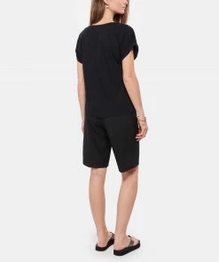 MAISON LABICHE Tee-shirt Col V Legend Coton Biologique Noir 11 MAISON LABICHE Tee-shirt Col V Legend Coton Biologique Noir -Boutique MAJESTIC FILATURES unnamed file 3677