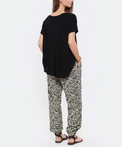 MAEVY MOUVEMENT LIBRE Tee-shirt Parfait Bambou Noir 11 MAEVY MOUVEMENT LIBRE Tee-shirt Parfait Bambou Noir -Boutique MAJESTIC FILATURES unnamed file 3697