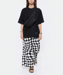 AMI PARIS Tee-shirt Unisexe Ami De Cœur Satin Coton Biologique Noir 11 AMI PARIS Tee-shirt Unisexe Ami De Cœur Satin Coton Biologique Noir -Boutique MAJESTIC FILATURES unnamed file 3712