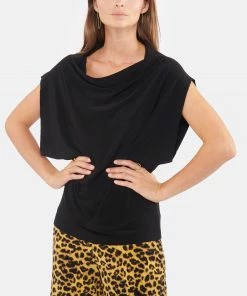 NORMA KAMALI Top Noir Manches Chauves Souris 9 NORMA KAMALI Top Noir Manches Chauves Souris -Boutique MAJESTIC FILATURES unnamed file 3813