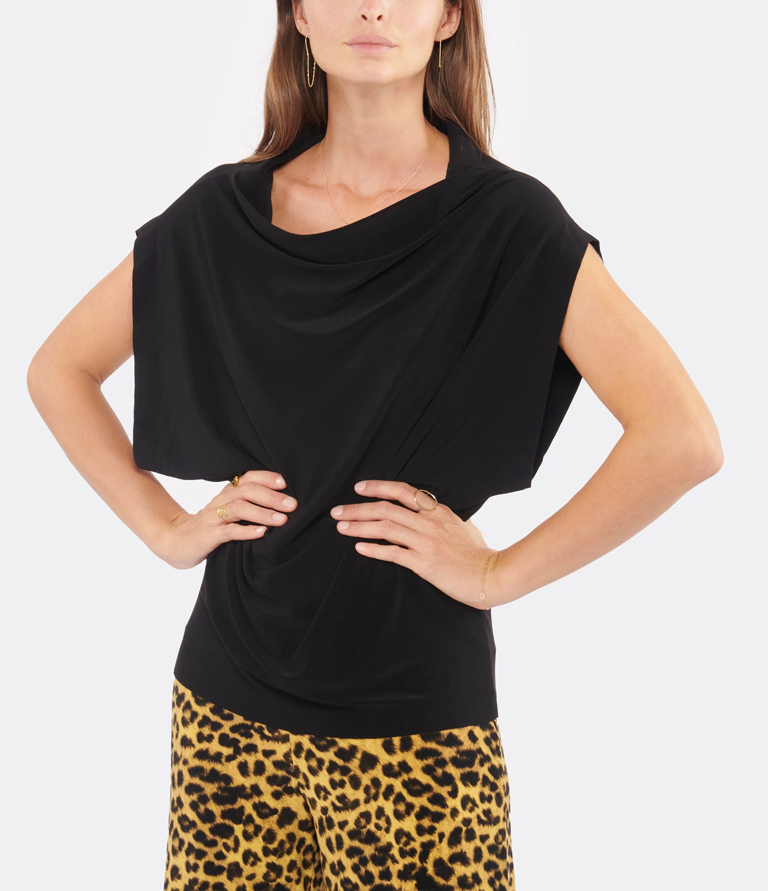NORMA KAMALI Top Noir Manches Chauves Souris 5 NORMA KAMALI Top Noir Manches Chauves Souris – Image 3
