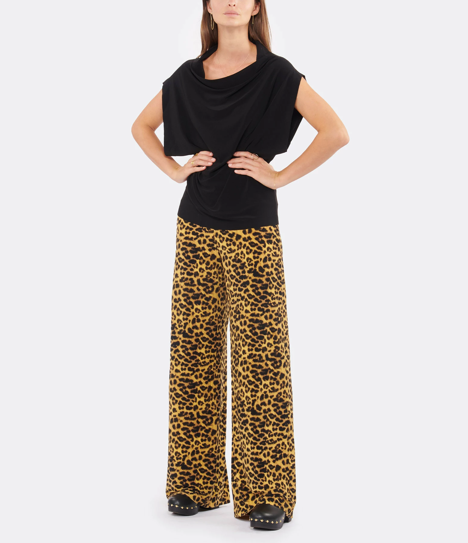 NORMA KAMALI Top Noir Manches Chauves Souris 6 NORMA KAMALI Top Noir Manches Chauves Souris – Image 4