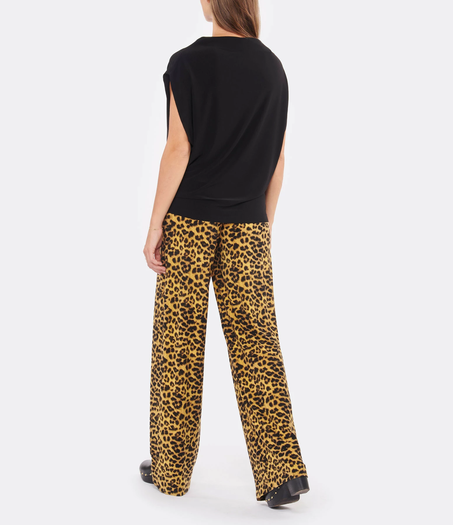 NORMA KAMALI Top Noir Manches Chauves Souris 7 NORMA KAMALI Top Noir Manches Chauves Souris – Image 5