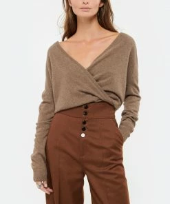 MAJESTIC FILATURES Pull Cache-cœur Cachemire Ficelle -Boutique MAJESTIC FILATURES unnamed file 984 scaled